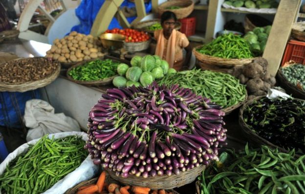 Una vendedora de vegetales en India