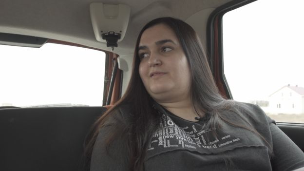 Практически каждый день Алина ездит по деревням Смоленской области и пытается помочь семьям в беде