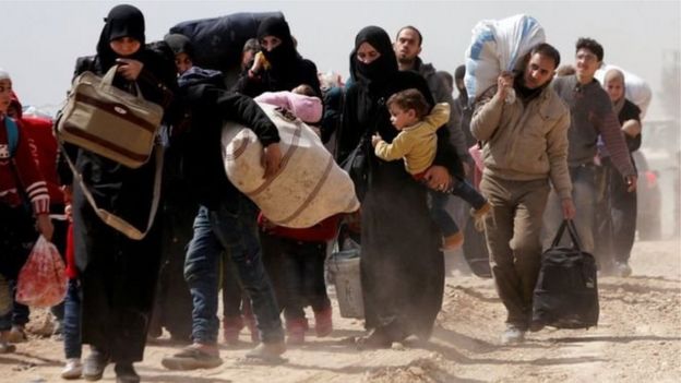 சிரியாவின் கிழக்கு கூட்டாவில் இருந்து மக்கள் வெளியேற்றம்