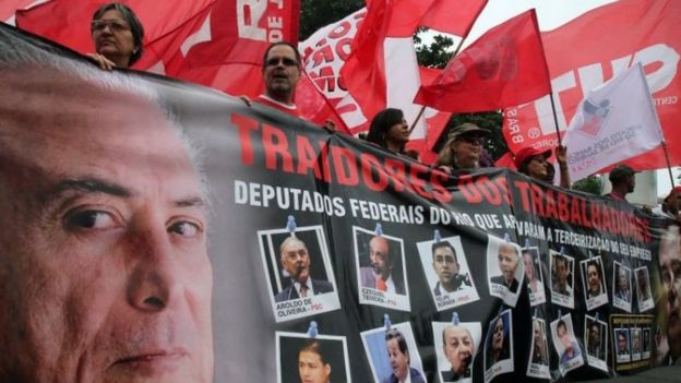 Göstericiler Devlet Başkanı Temer'in istifa etmesini ve ülkenin en kısa süre içerisinde erken seçime gitmesini talep ediyor.