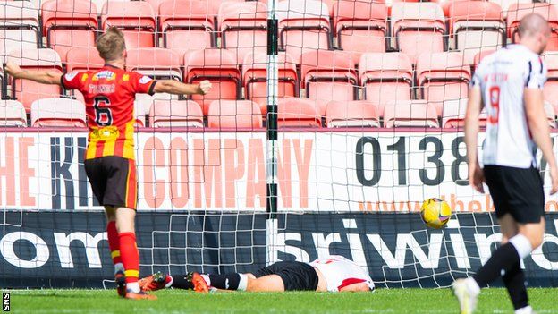 Dunfermline's Ross Graham (centre) is dejected after scoring an own goal to make the score 3-0 Partick Thistle