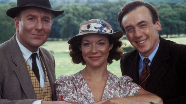 Robert Hardy with Carol Drinkwater and Christopher Timothy in All Creatures Great and Small