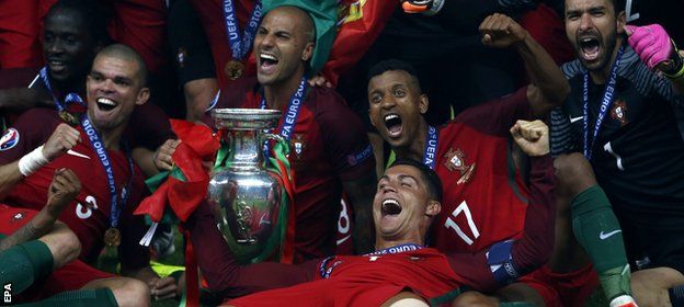 Cristiano Ronaldo celebrates with team mates