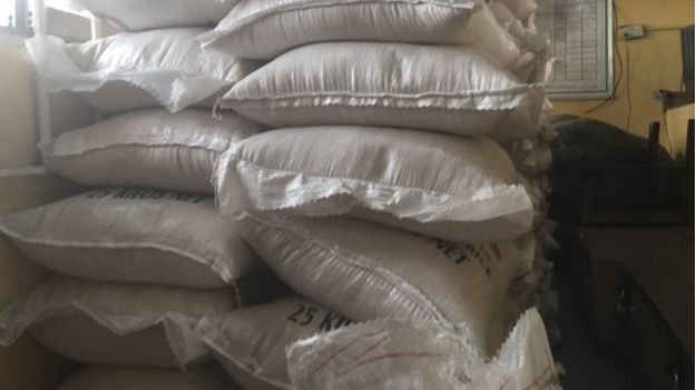 Des sacs de riz en plastique interceptés à Lagos