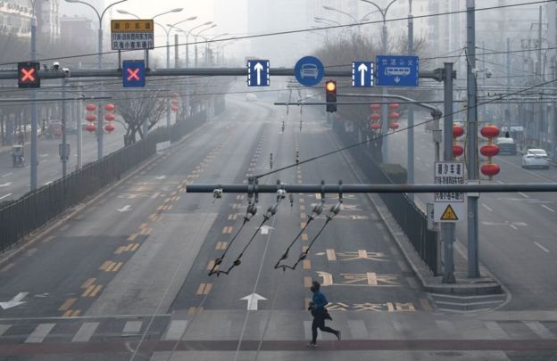 在工作日，北京一些道路上依然人烟稀少。