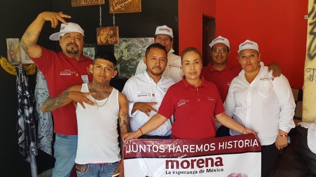 Pedro Carrizales con sus simpatizantes