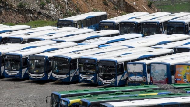 Autobuses sin funcionar por el brote de coronavirus en San Miguel Petapa, Guatemala.
