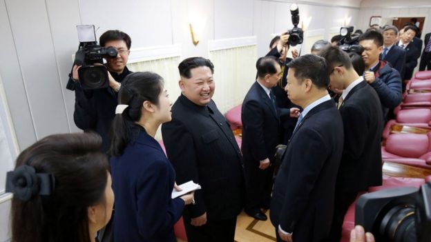 Kim Jon-un en una imagen con el presidente de China Xi Jinping.
