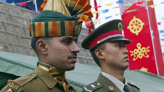 भारतीय और चीनी सेना के अधिकारी
