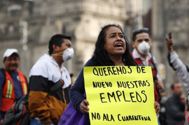 Una protesta frente al Palacio Nacional de México