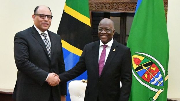 Rais wa Jamhuri ya Muungano wa Tanzania Dkt. John Pombe Magufuli akiwa pamoja na Balozi wa Misri Tanzania, Mohamed Gaber Mohamed Abulwafa