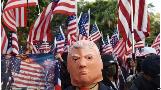 有示威者感谢美国签署法案支持香港。