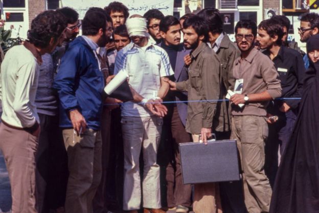 بسیاری از روشنفکران ایرانی از اشغال سفارت آمریکا در تهران حمایت کردند