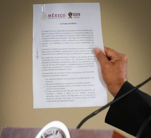 Documento firmado por AMLO