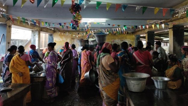 மீன் ஏலம் எடுக்குமிடம்