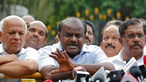 கர்நாடக தேர்தல்: 'மரபுகள் இல்லாத இடத்தில் எல்லாமே சூதாட்டம்தான்'