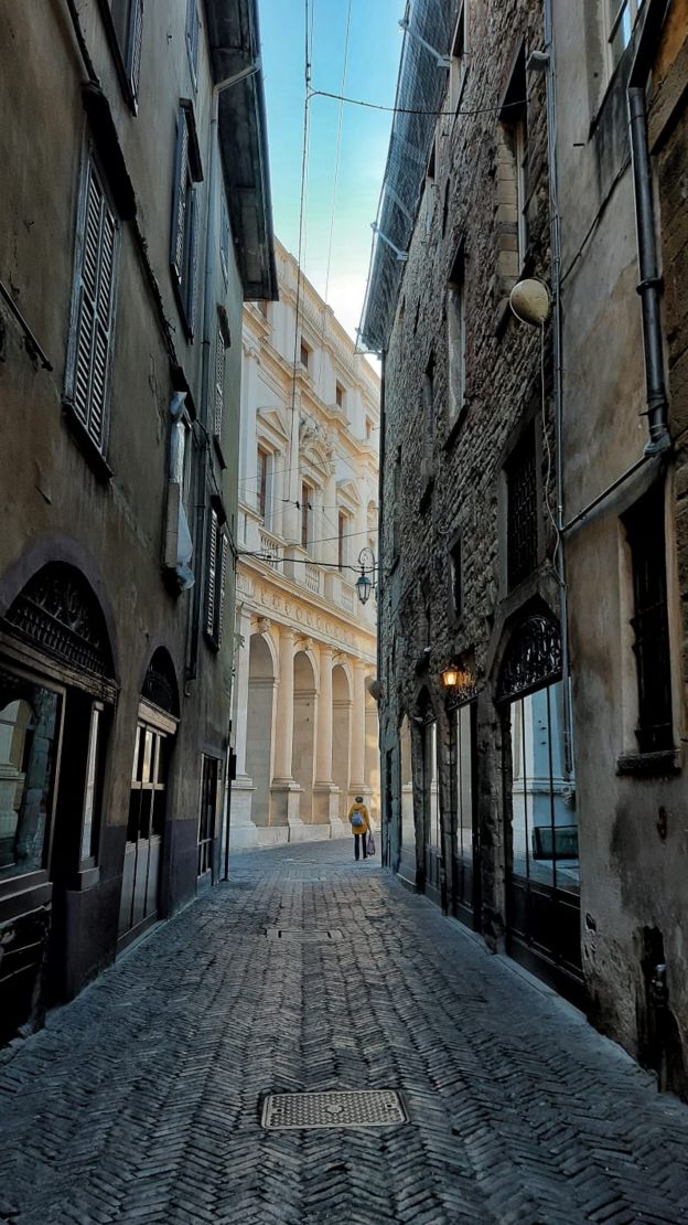 Uma rua de Bergamo, na Itália, em 16 de março de 2020.
