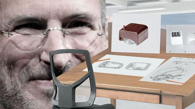 Steve Jobs e imágenes del ratón antiguo y mesa de diseño