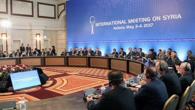 جانب من الحضور في المفاوضات