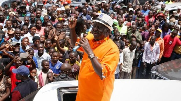 Presidential candidate Raila Odinga addresses thousands of his supporters in Nairobi (29 October 2017)