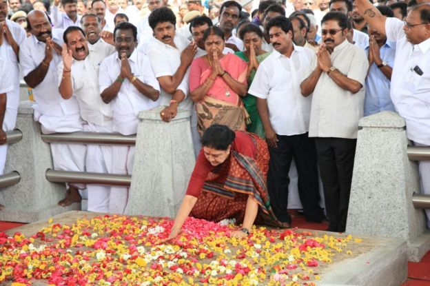 தினகரன் நீக்கம்: சசிகலா குடும்பத்தின் நாடகம்?