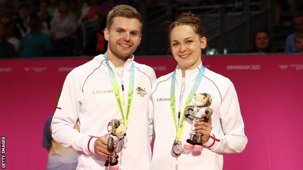Marcus Ellis and Lauren Smith with their Commonwealth Games silver medals