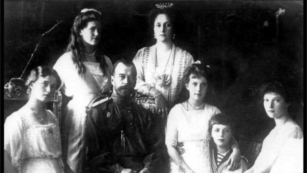 El zar Nicolás II con su familia
