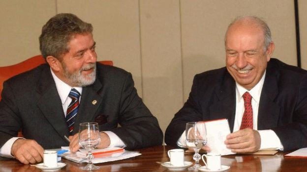 O presidente Luiz Inácio Lula da Silva e o vice José Alencar participam de reunião com ministros em 26/5/2003