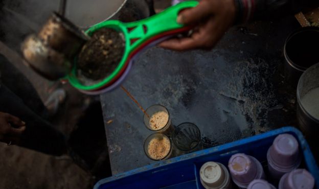 Preparando té