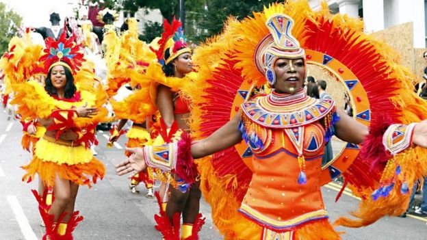 Notting Hill Carnival: Barriers to 'stop terrorism' - BBC News