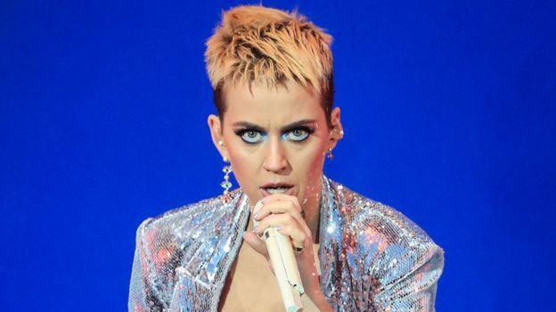Katy Perry ends Taylor Swift feud with actual olive branch - BBC News