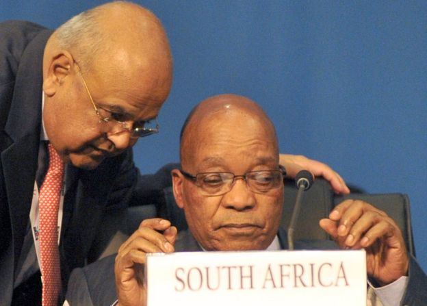 South African President Jacob Zuma (R) and South African Finance Minister Pravin Gordhan talk on March