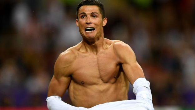 Ronaldo celebra con el Real Madrid