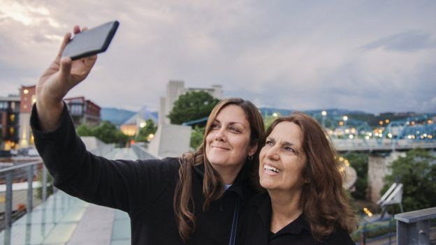 dos mujeres en Chattanooga