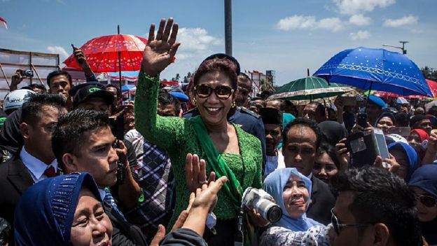 Menteri Kelautan dan Perikanan Susi Pudjiastuti banyak disebut sebagai salah satu menteri yang memiliki kinerja baik.
