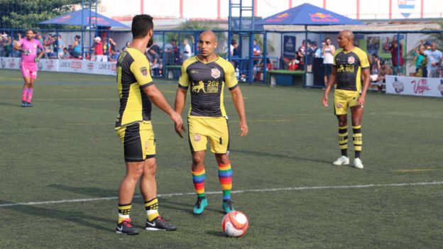 Douglas (with his back to the camera) and André during a match