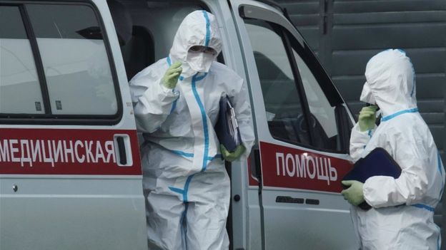 Specialist coronavirus medics outside a hospital in a Moscow suburb, 21 Apr 20