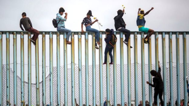 Muro de frontera sur de Estados Unidos con México.