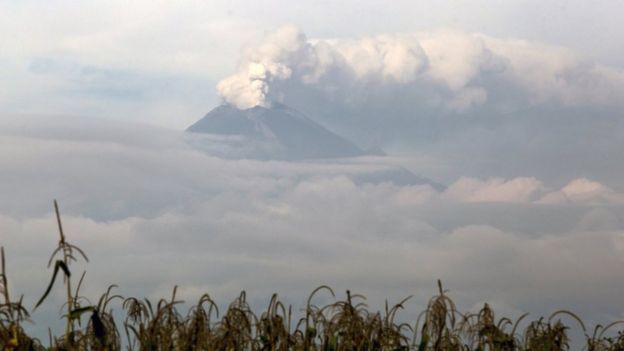 La nube de cenizas del Popocatépetl se extendió por más de dos kilómetros.