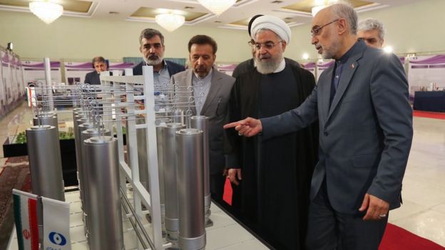 Iranian President Hassan Rouhani (2R) is shown nuclear technology by Ali Akbar Salehi (R), head of Atomic Energy Organization of Iran (9 April 2019)