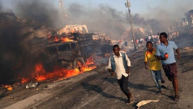 أكثر من 230 قتيلا في أعنف هجوم في الصومال منذ 2007 _98323812_e290549f-d8d3-404f-b37e-e0631711a48d