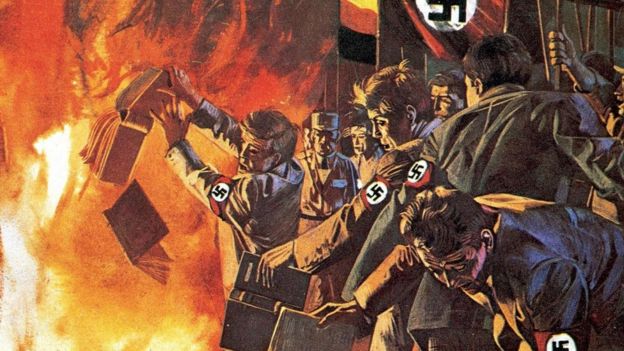 رسم لقوات تابعة لهتلر وهي تحرق بعض الكتب