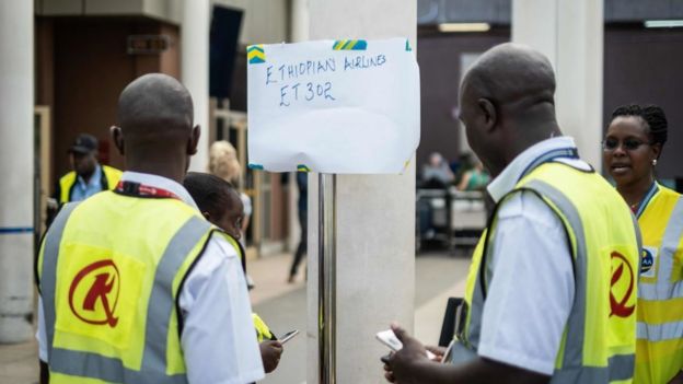 En el aeropuerto internacional Jomo Kenyatta, en Nairobi, se instaló un módulo especial para atender a los familiares de los pasajeros.