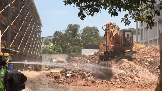 தி சென்னை சில்க்ஸ் கட்டட இடிப்பு (புகைப்படத் தொகுப்பு)