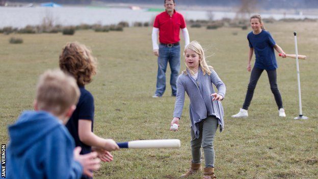 Family playing rounders