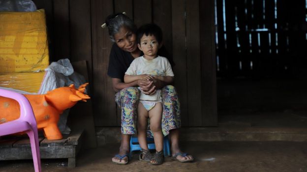 Jar Lie family, her mother and son