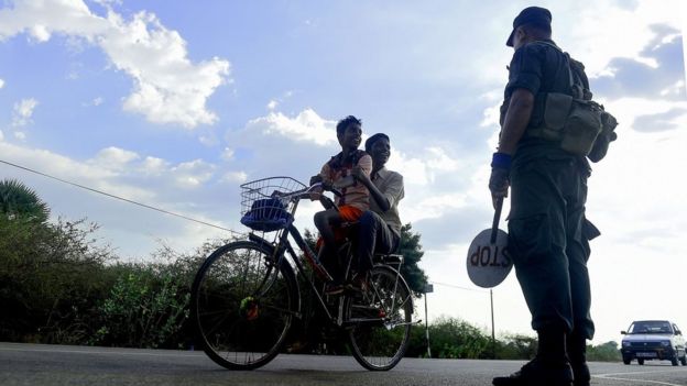 இலங்கை ஈஸ்டர் தாக்குதல்: பாதிக்கப்பட்ட சிறார்களின் தகவல்களை திரட்டுவதில் சட்ட சிக்கல் ஏன்?