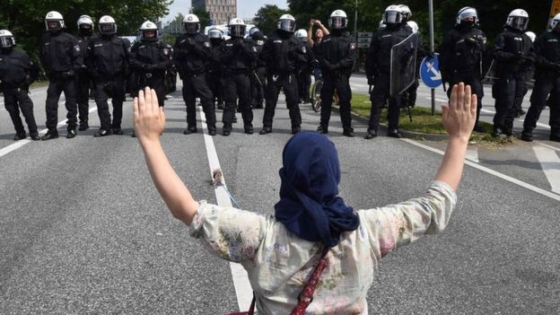 In Pictures: Violence At G20 Protests - BBC News