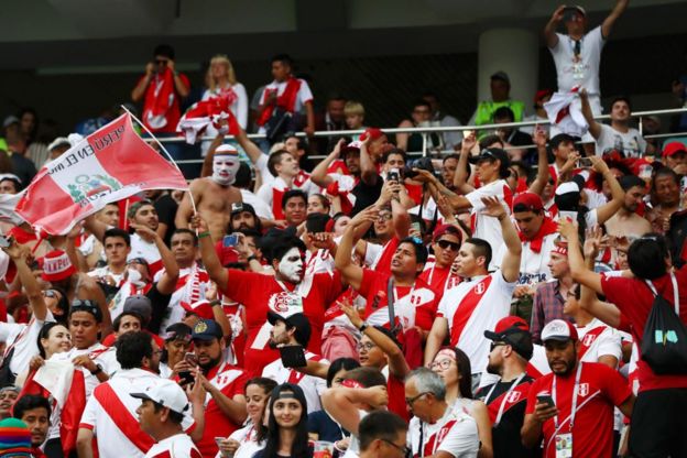 La afición peruana agradeció el esfuerzo de los jugadores y no reprochan la que consideran una actuación más que digna.