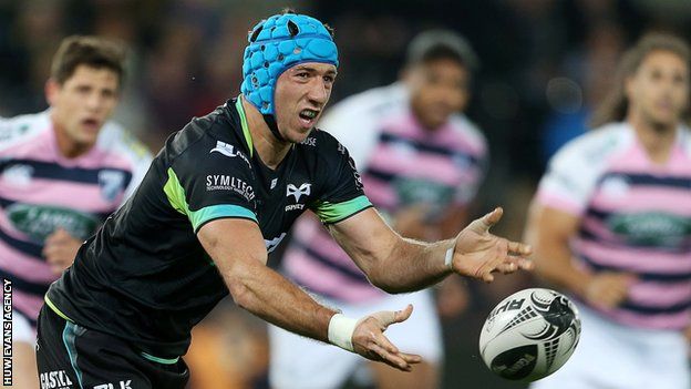 Justin Tipuric in action for Ospreys